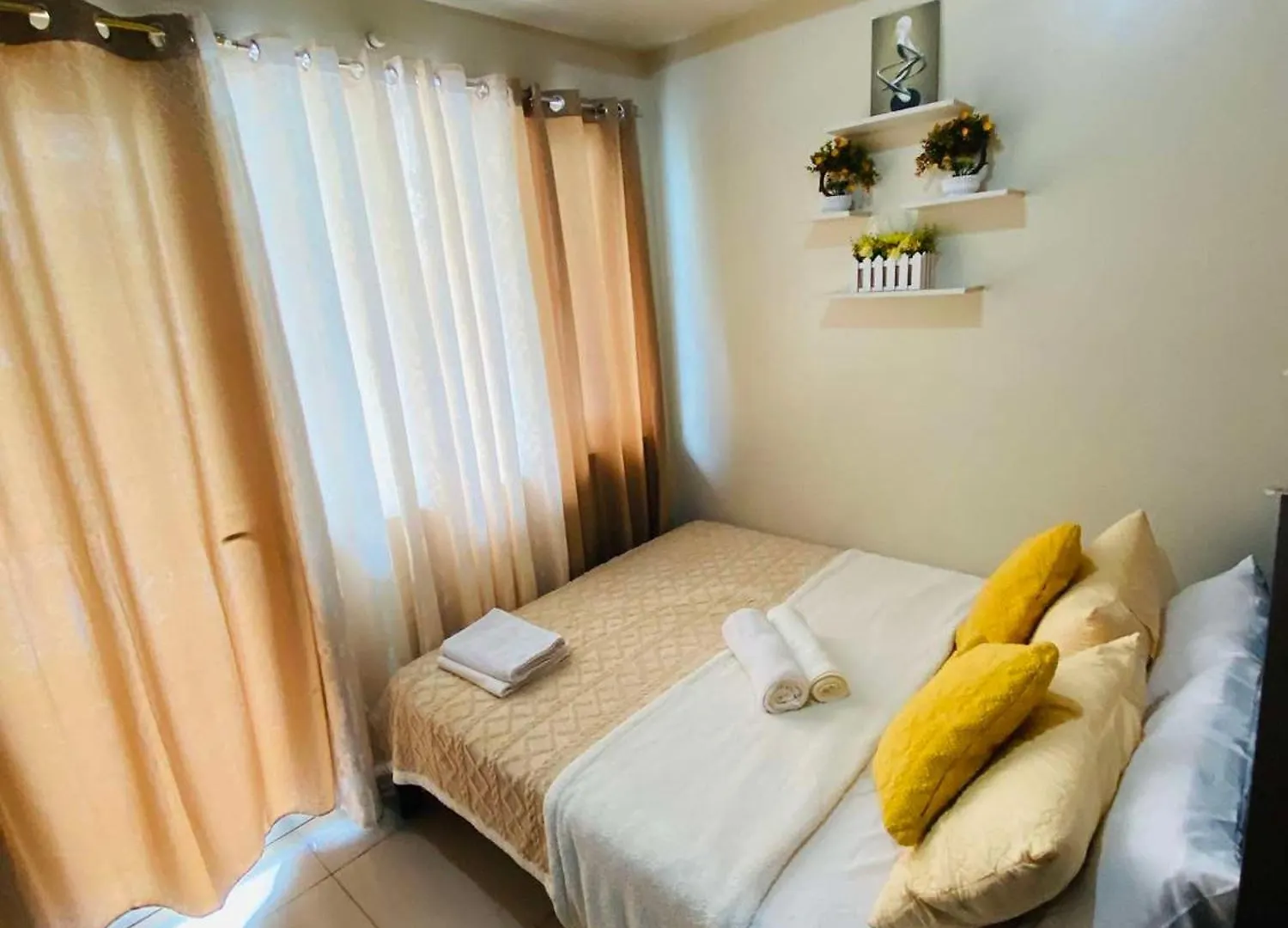 333D- 1Br 1Folding Bed Pool View Apartment Manila Philippines